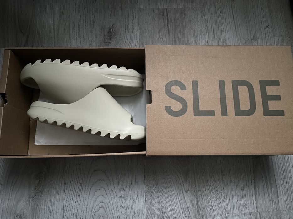 Yeezy slides noi