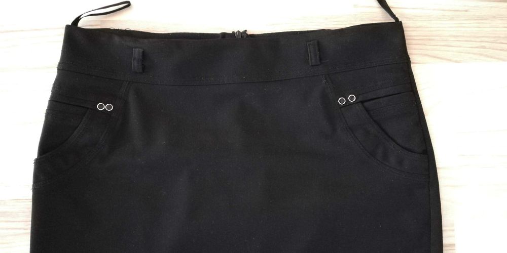 Fusta mini bej și negru