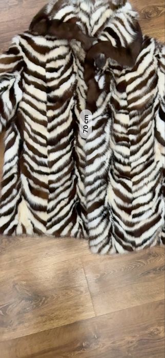 Haina de blana de nurca, alb cu maro