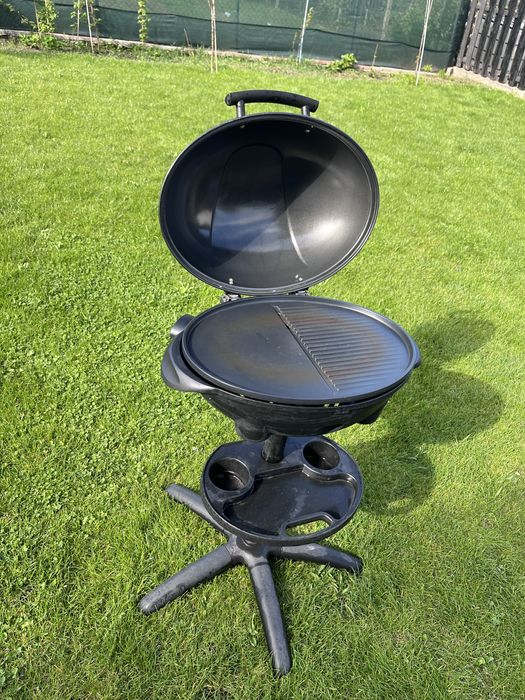 Gratar electric 2600W cu capac