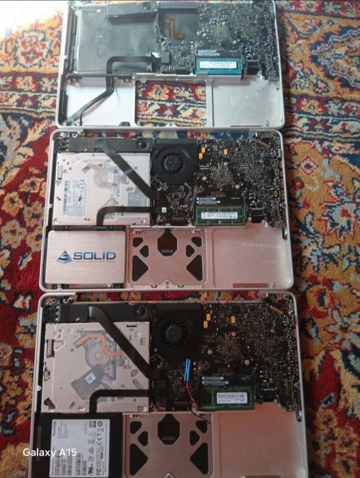 Vand macbook-uri  de piese