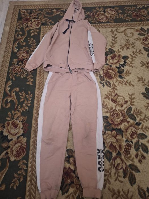 Продам спортивный костюм для девочки