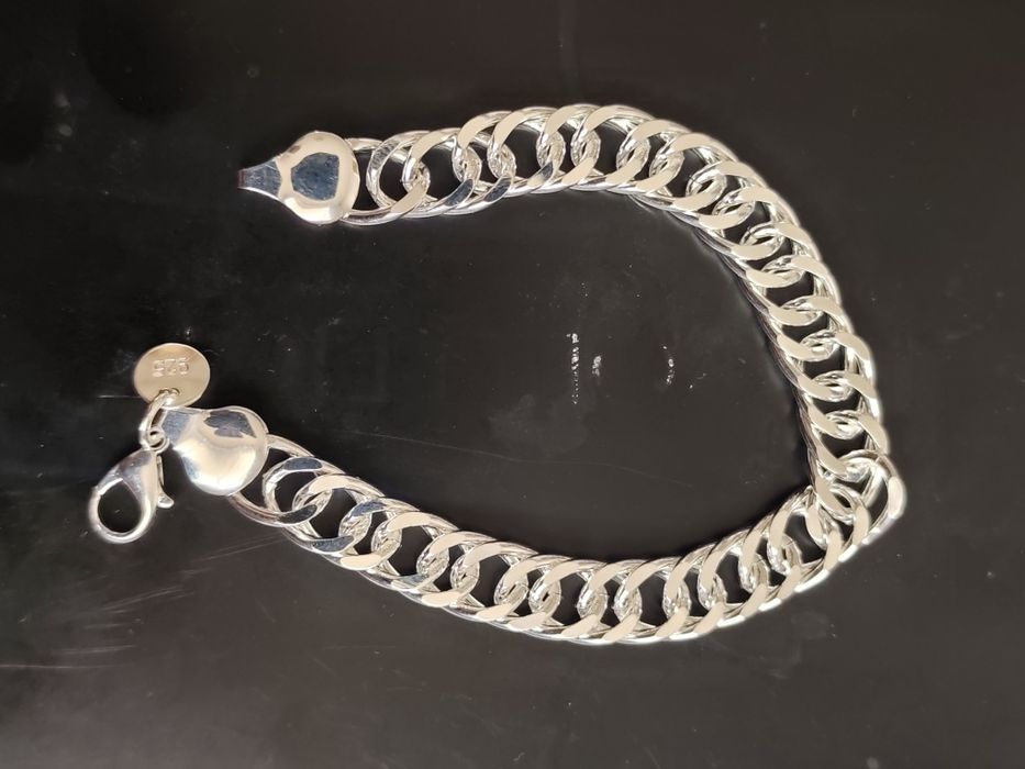 Кумуш браслетлар сотилади