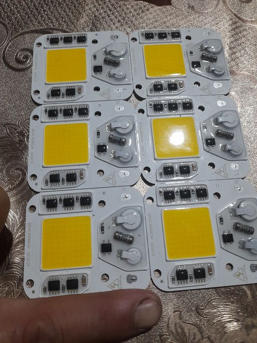 Svetadiyotniy mudul prajektrlar va boshqa kata joylarn yoritish uchun