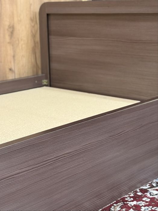 Продается односпальная кровать с матрасом