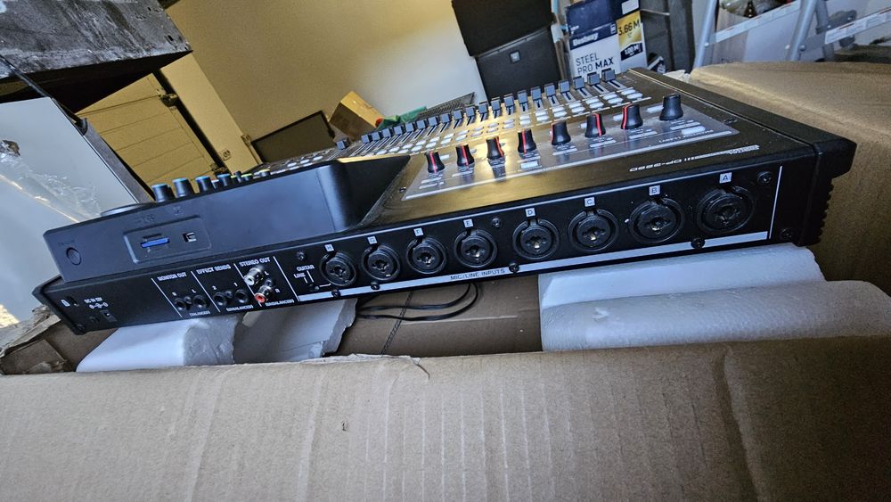 Mixer TASCAM  digital