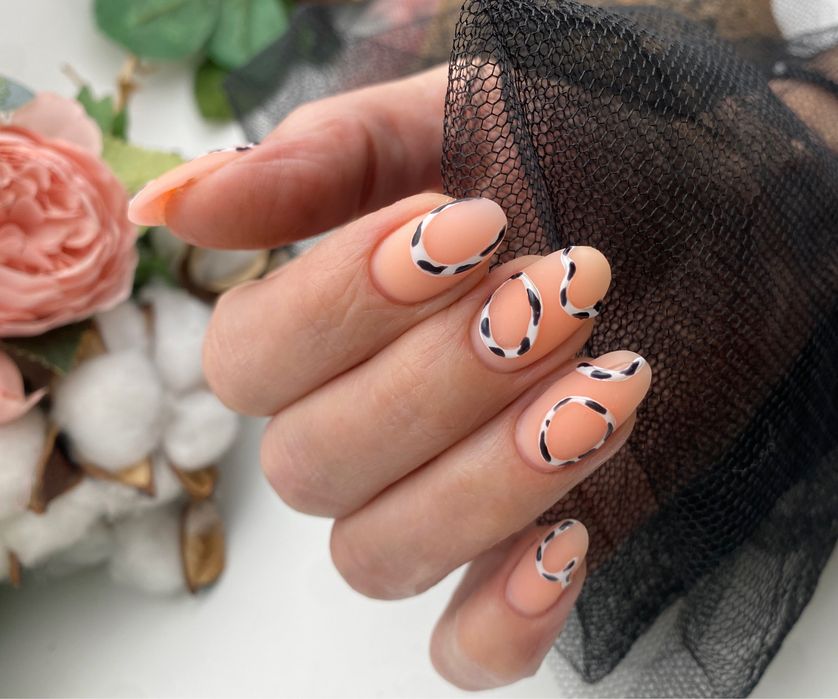 Наращивание ногтей , маникюр, укрепление ногтей