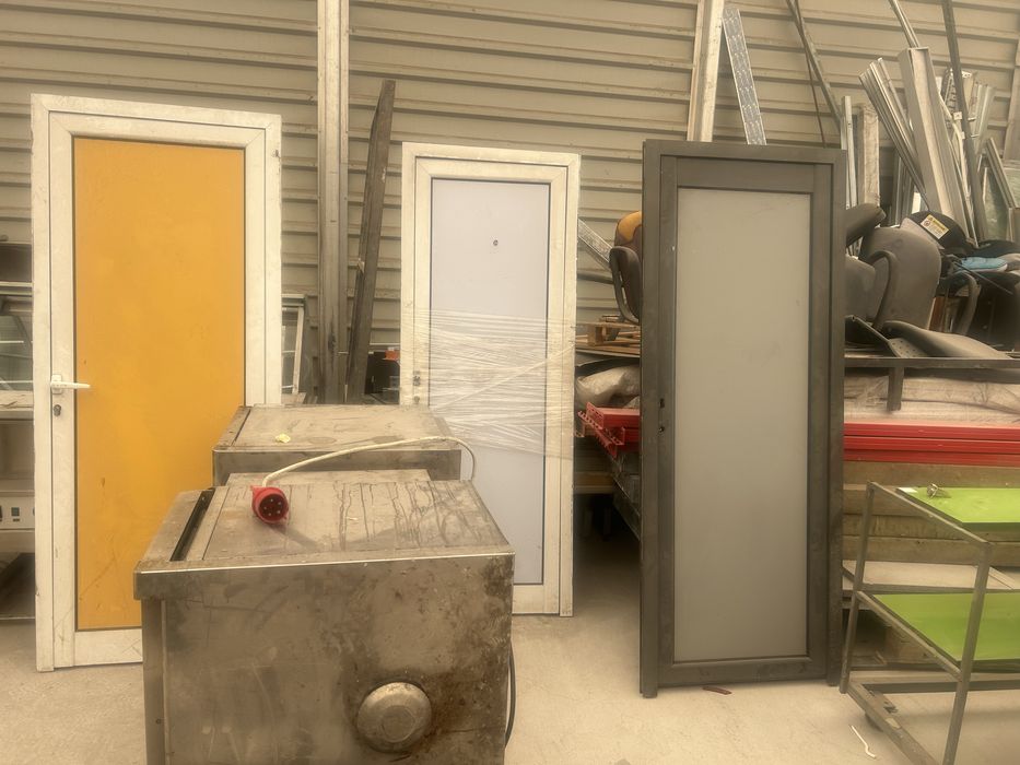 Врата  алуминиева с каса за магазин , склад