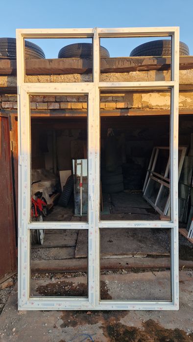 Витражное окно с дверью