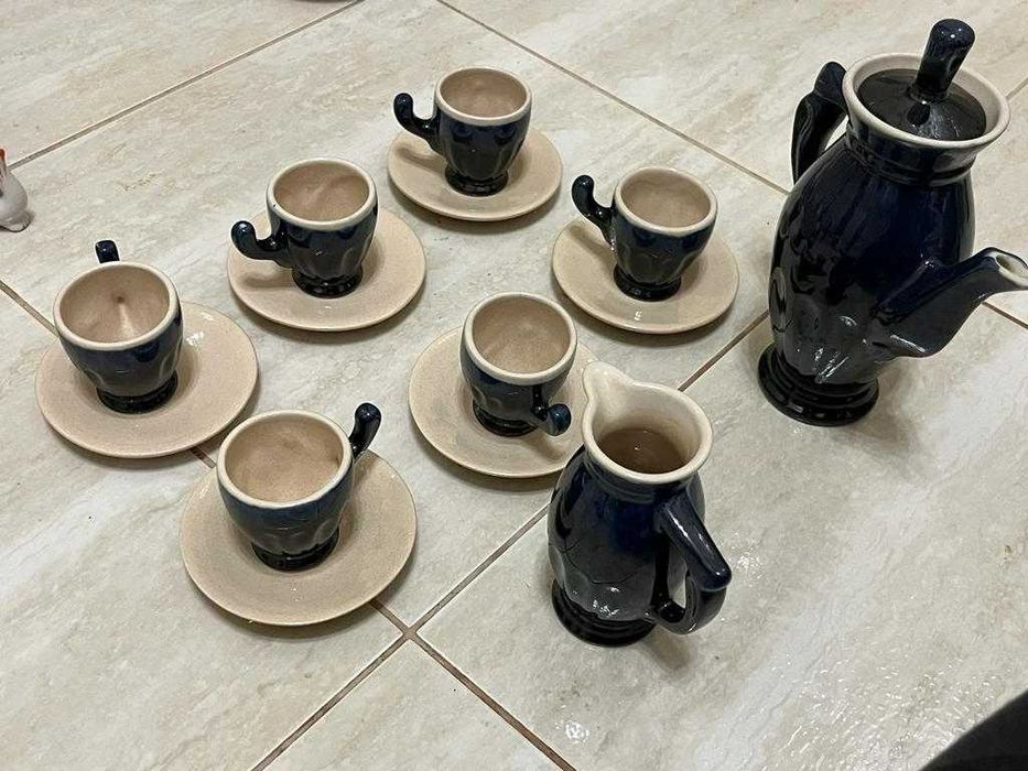 Красивый чайный сервиз, кружка