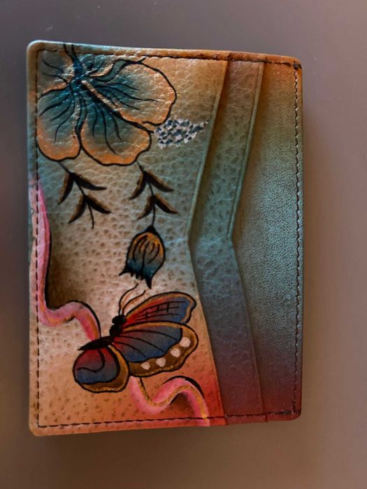 Portofel feminin Anuschka – mic, pictat manual, elegant și practic