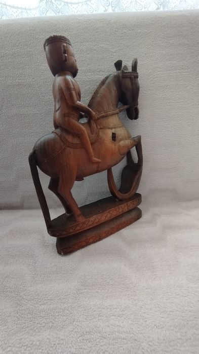 Дървена фигурка кон