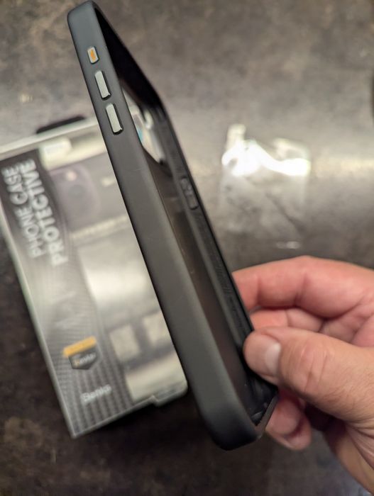 Оригинальный карбоновый (кевлар) чехол на iPhone 15 pro max