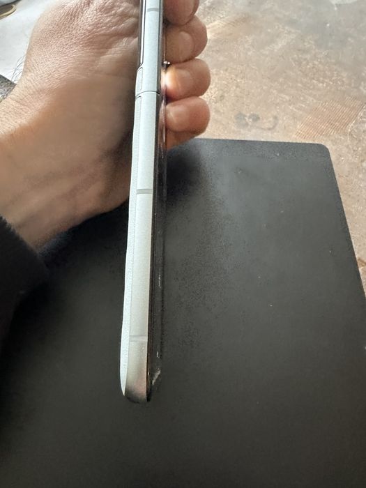 Продавам Motorola razr 60 Swarovski