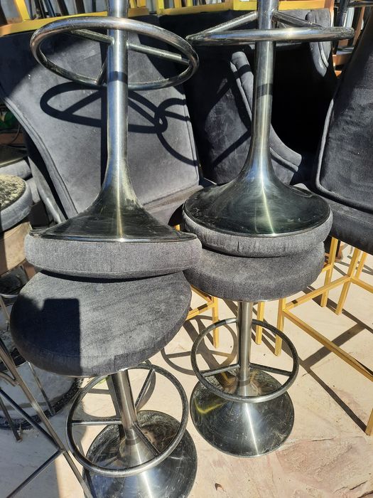 Стулья, столы для бара.