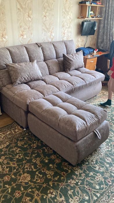 Продам диван «Пума» с пуфиком