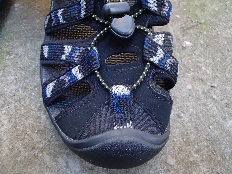 Продавам леки дишащи сандали с протектор отпред за предпазване от у