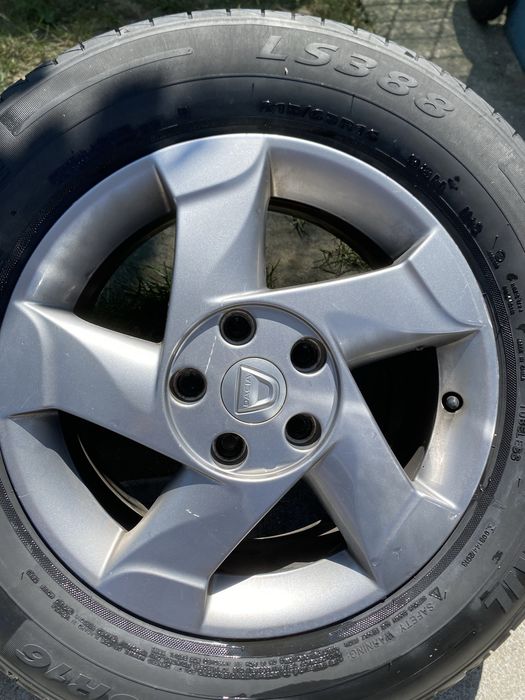 Vând jante Dacia Duster