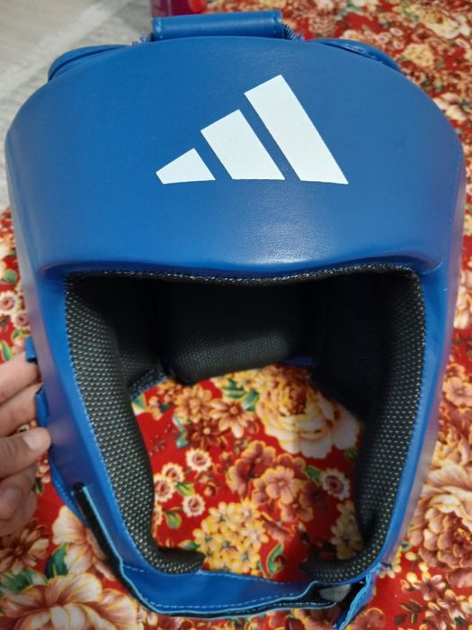 Шлем адидас не использиван