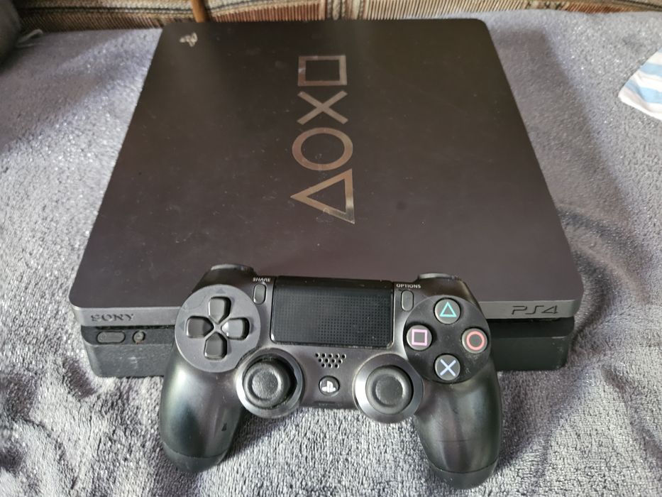 Playstation 4 1TB  limited edition (Days of play)