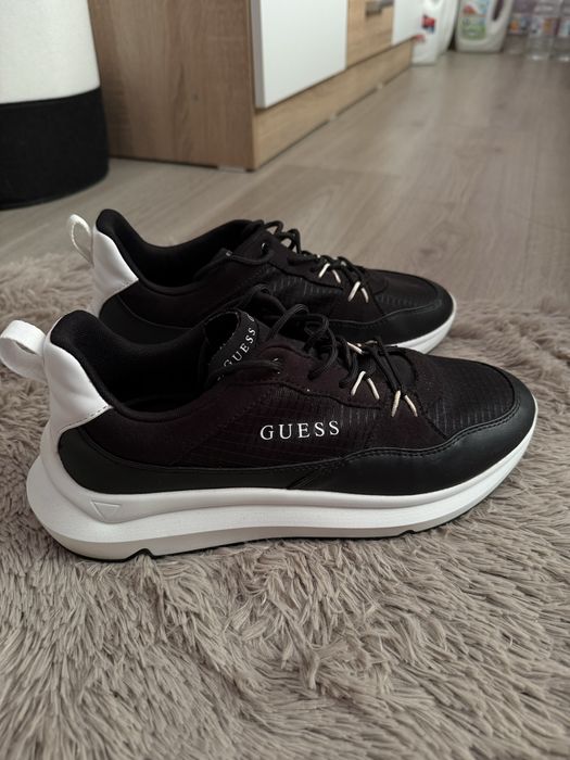 GUESS Спортно- елегантни Маратонки