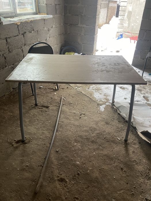 Стол таких7 штук