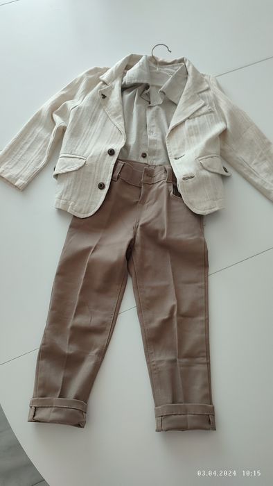 Vând 2 costume copii set 4 piese mărimea 104 și mărimea 98