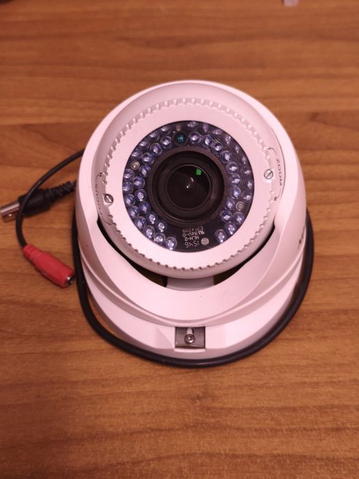Аналогова Вандалоустойчива куполна камера Hikvision DS-2CE55C2P-VFIR3