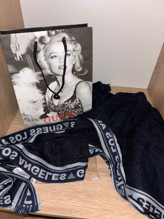Eșarfă Guess nouă bleumarin