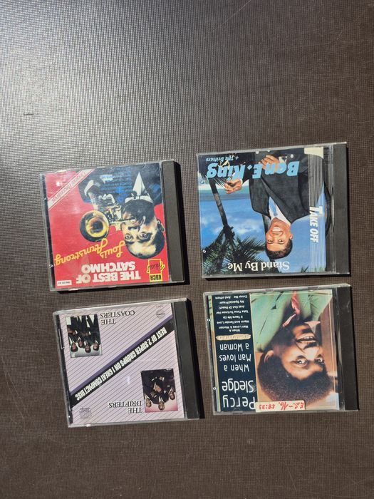 Vând Lot 12 CD muzica usoara straina mixta Jazz ,Luis Armstrong, Frank Sinatra, Tom Jones, NAT KING COLE...etc