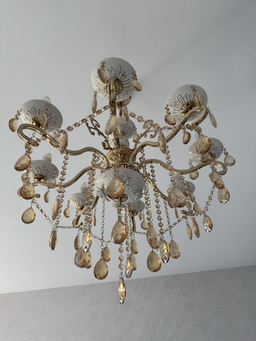 Продам люстру в классическом стиле