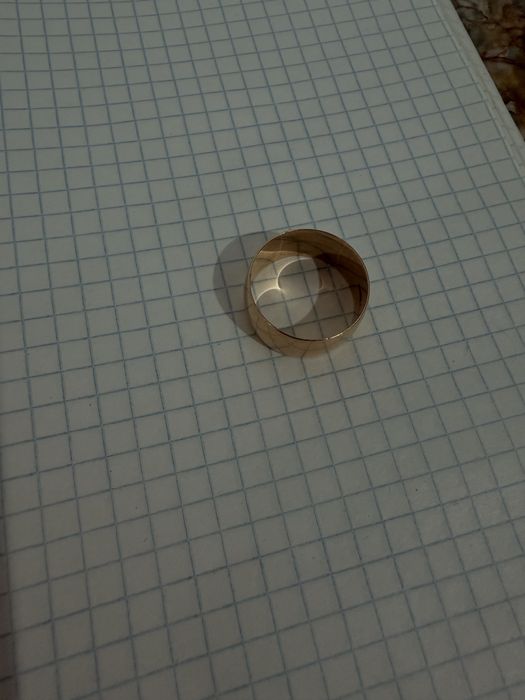 Продам обручальное кольцо