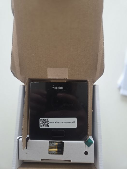 Стаен термостат Rehau NEA SMART 2.0, черен