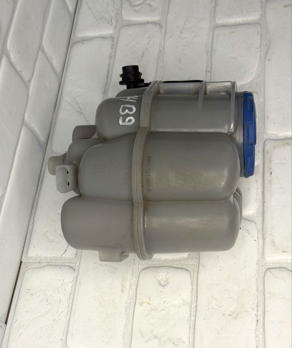 Казанче антифриз AUDI A4 A5 8W1121405E 8W1121403A