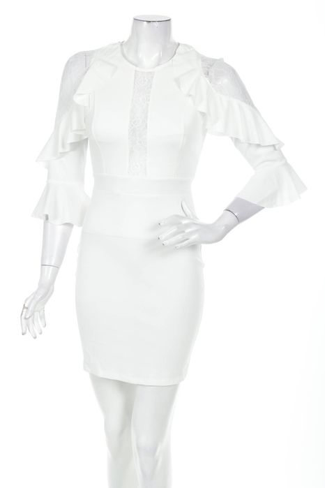 Бяла рокля с дантела