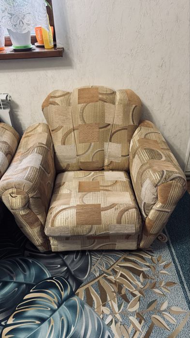 Диван-кровать с двумя креслами