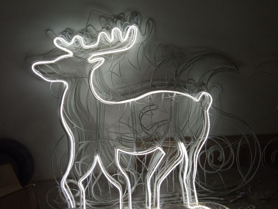 Тимур предлагает свои услуги по оформлению к Новому году! 

Хотит