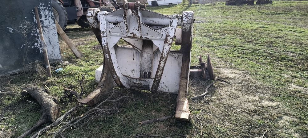 Vând graifer forestier pentru tractor