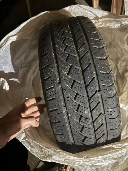 Продам комплект резины