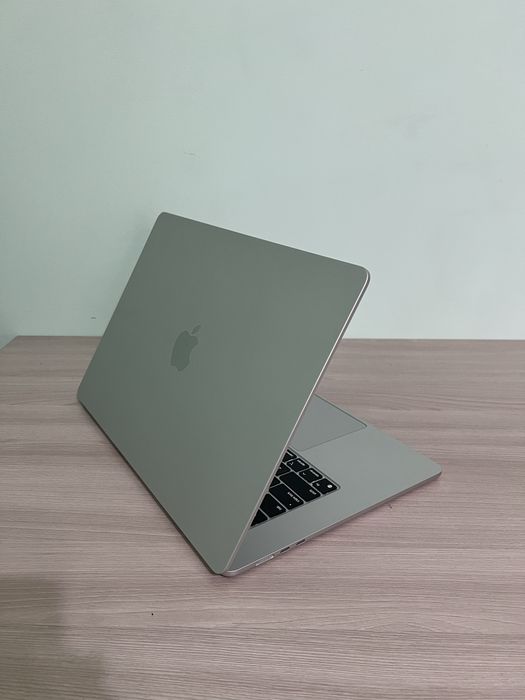 Macbook Air 15 M2 (8/256)