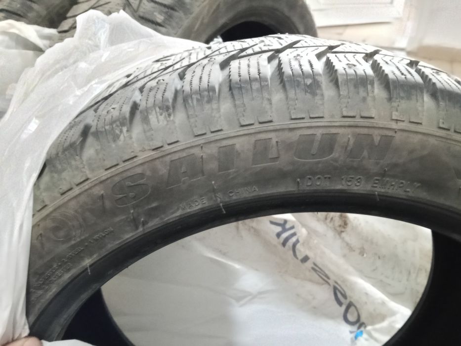 Шины зимние 245/45/18