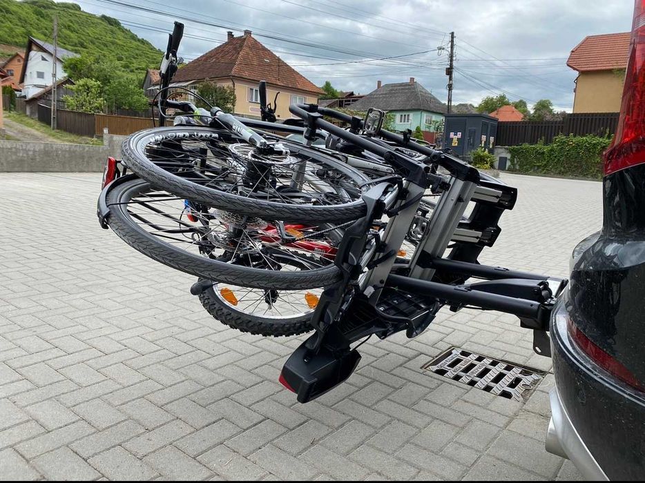 Suport 3 biciclete, Thule VeloCompact 926, cu prindere pe carlig + adaptor a 4-a bicicletă VeloCompact 9261