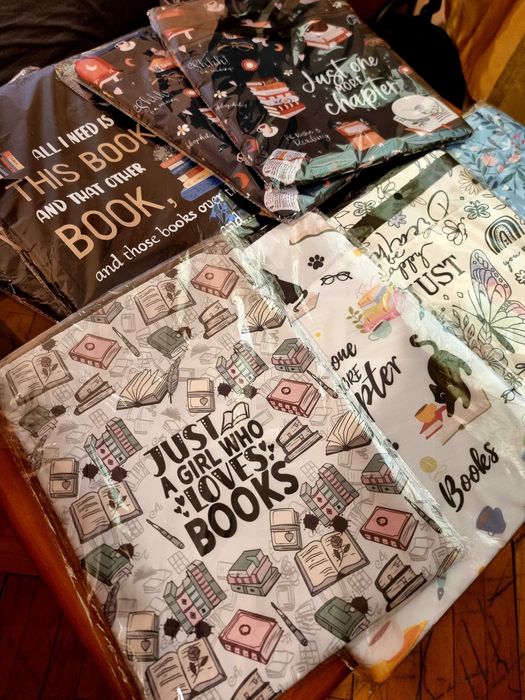 Текстилни калъфи/Подвързии за книги/Дрешка за книга/Подарък/НАМАЛЕНИЕ*