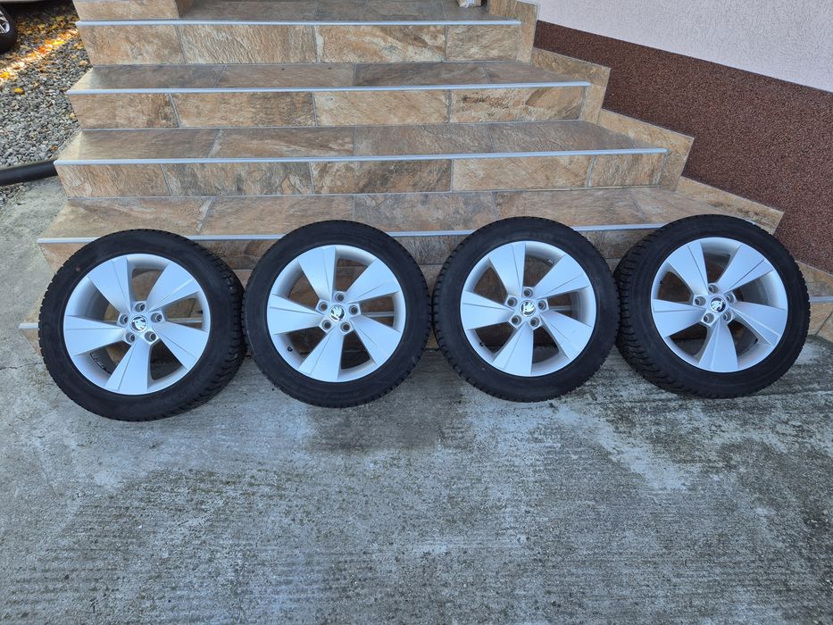 Jante Originale Skoda Octavia R17 5x112 cu anvelope iarna Hankook 215 55 R17 foarte bune