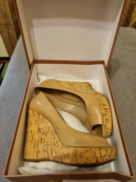 Туфли на танкетке