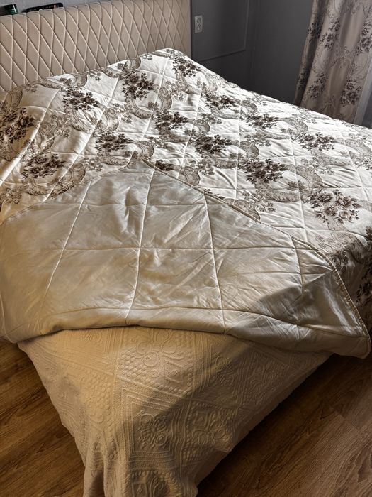 Шторы. Комплект штор плюс покрывало