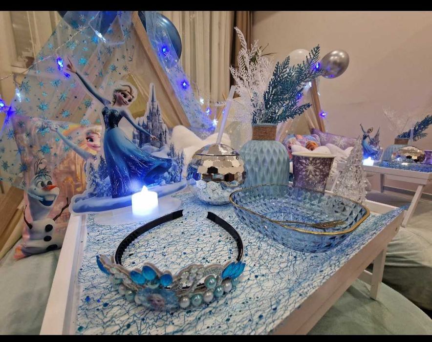 Парти къмпинг с палатки за рожден ден, пикник, празник.