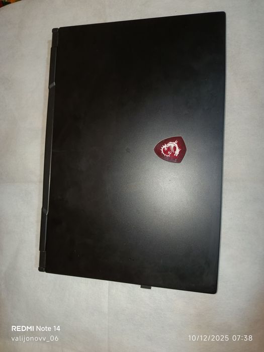 Core i (7) Noutbuk igravoy umuman qotmaydi.