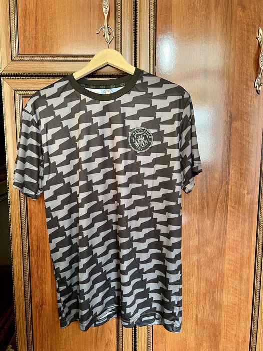 Футбол ишқибозлари учун, Англия-Манчестер Ситидан олинган.