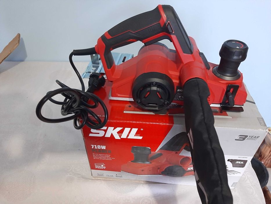 Vând rindea electrica